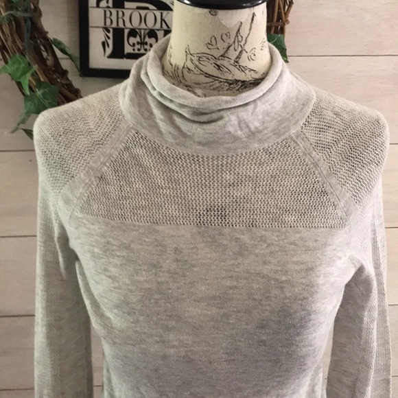 NEW J Brand Gray Long Sleeve Top M - Picture 2 of 4